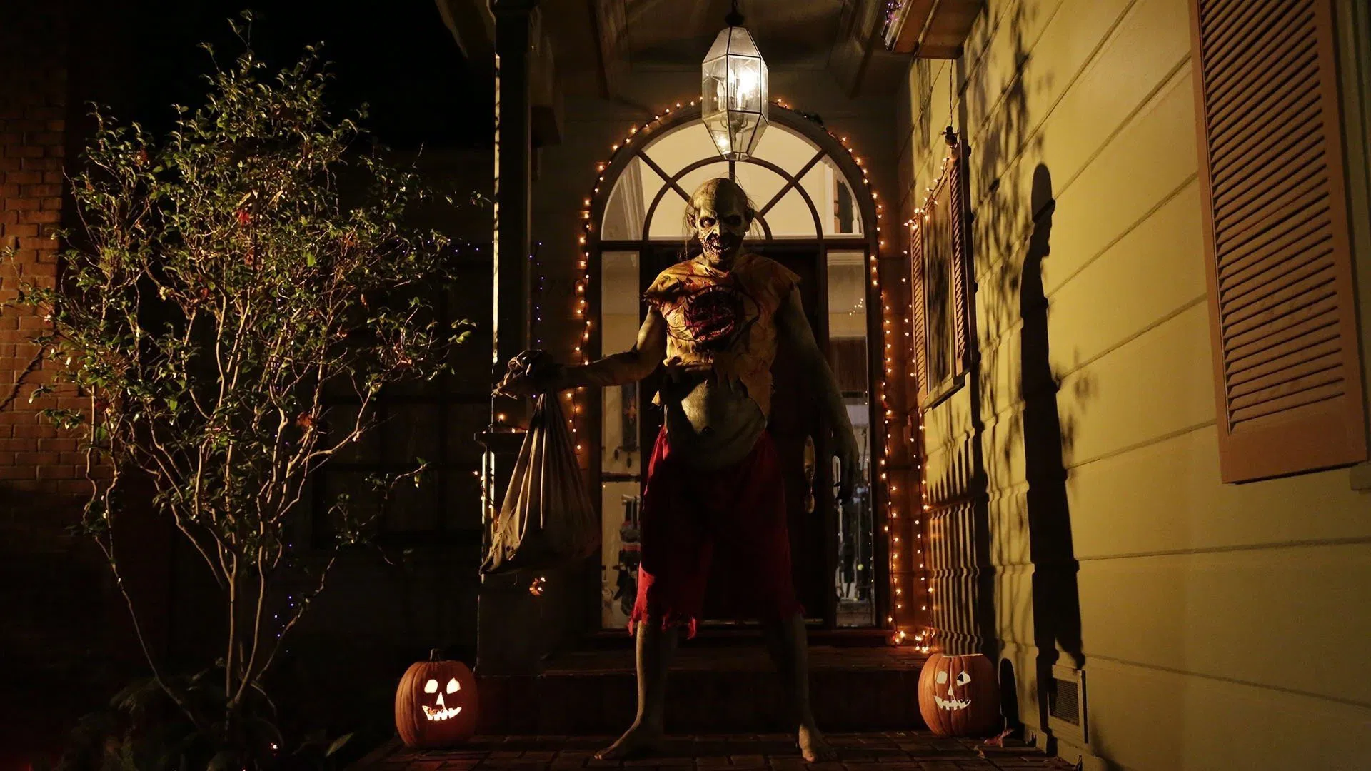 Tales of Halloween [2015]