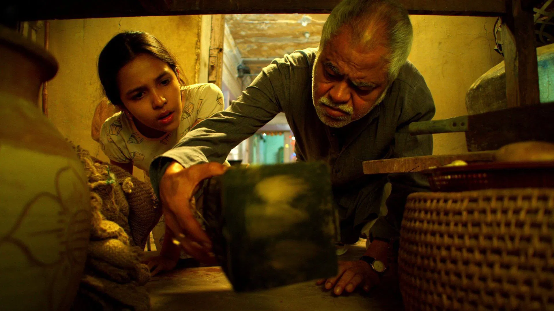 Vadh [2022]  [Hindi]